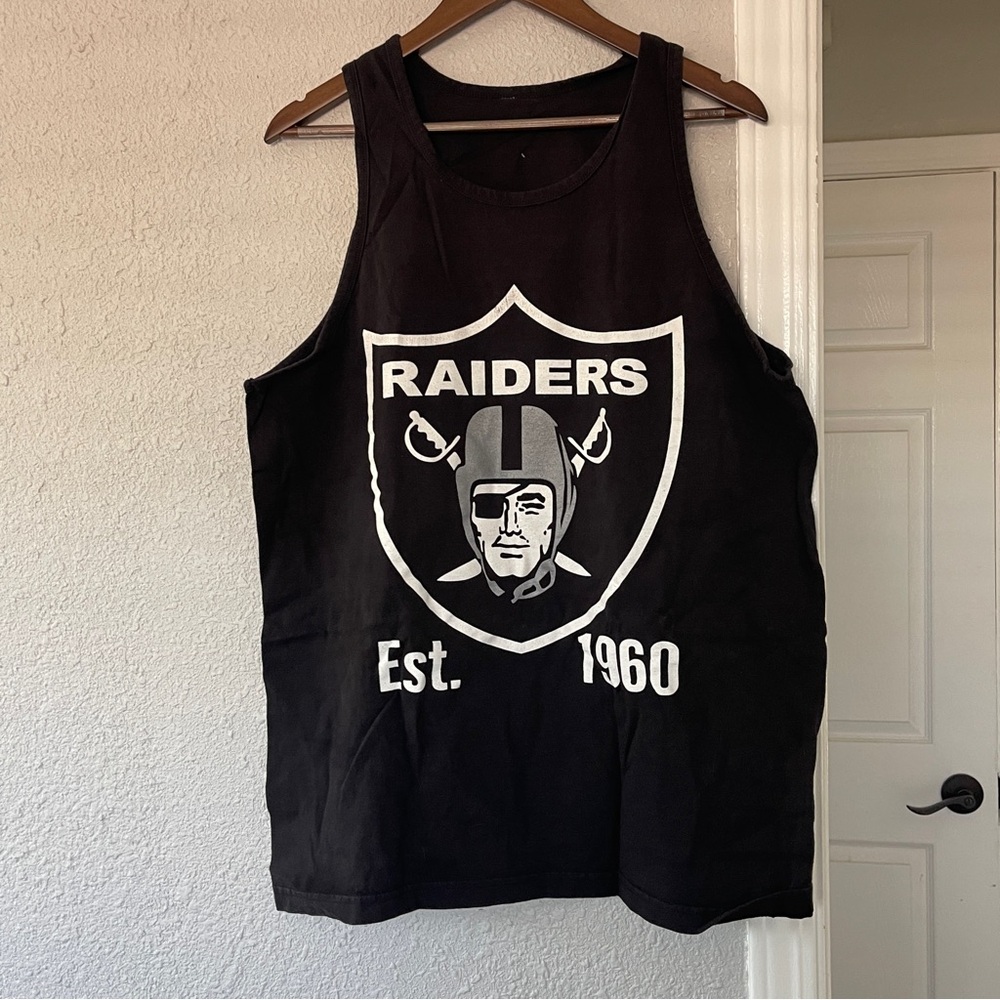 Oakland Raiders men’s Black 'Straight Outta Oakland' Tank Top L